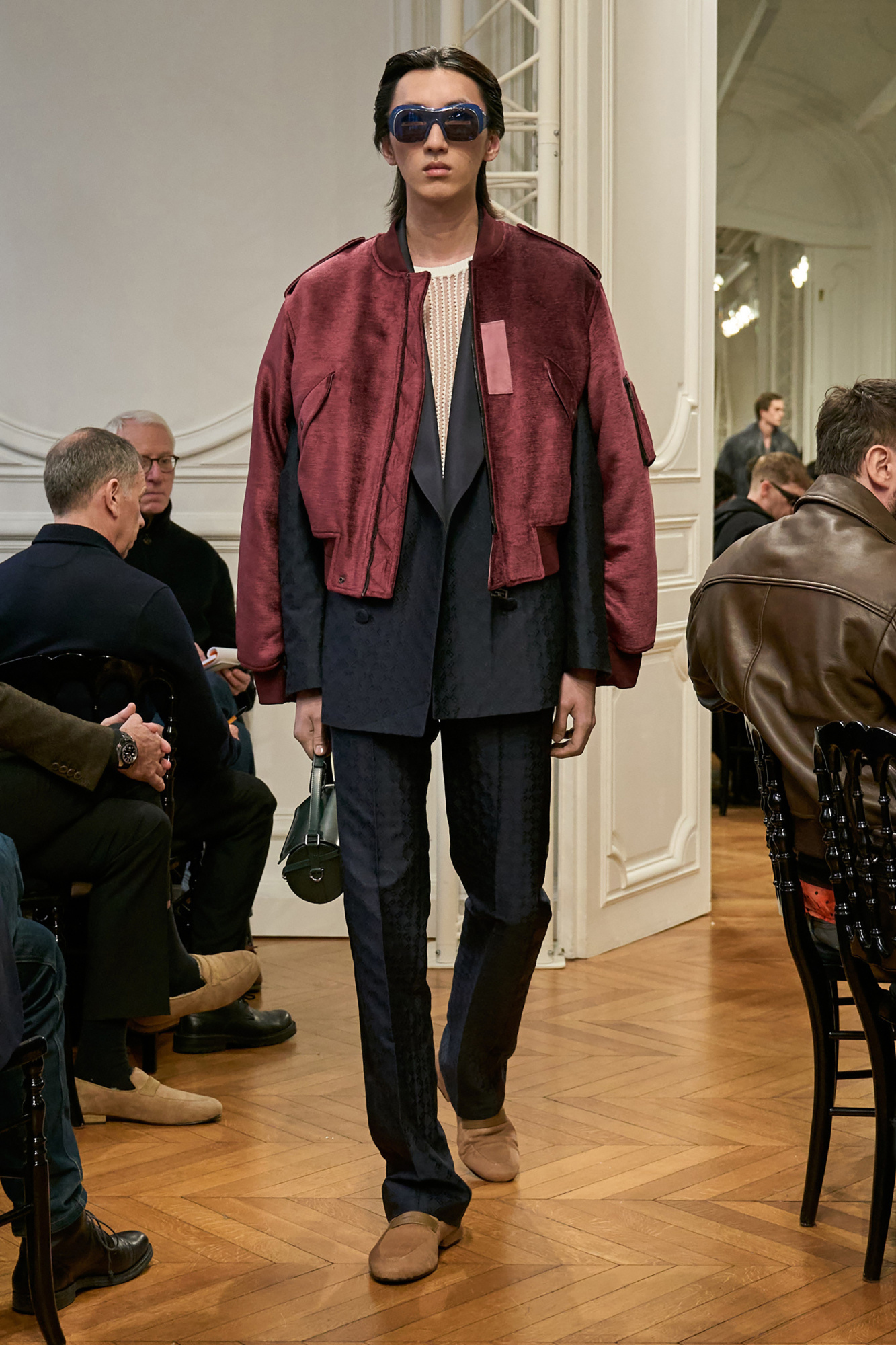 GIVENCHY NAVY ウール AND モヘア ブレザー Givenchy Fitted Notch Blazer Jacket in Deep Blue | FWRD